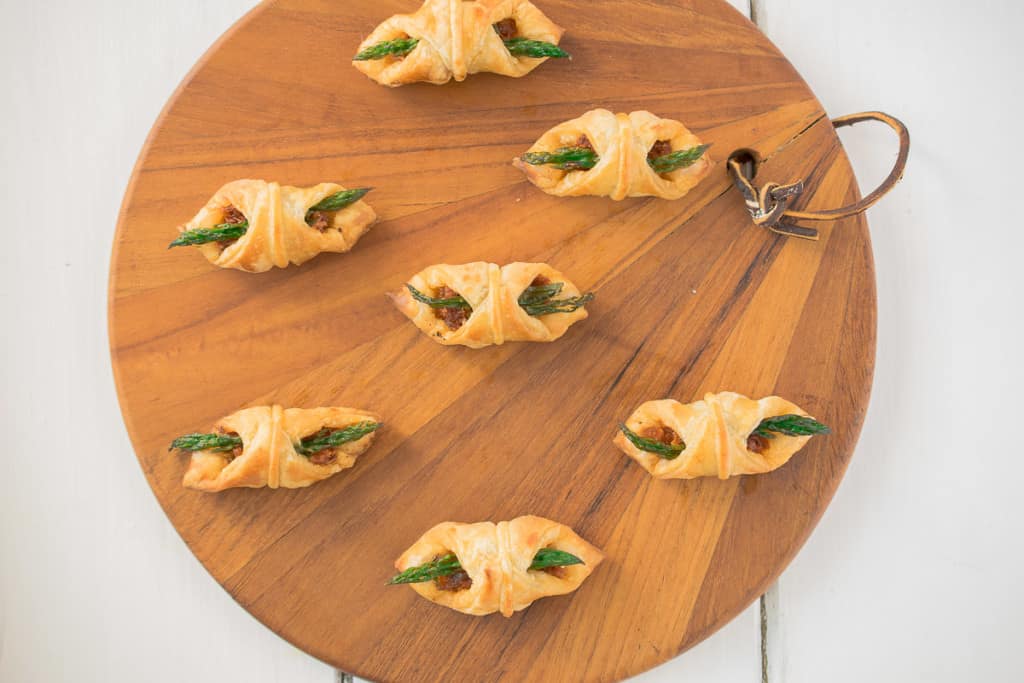 7 puff pastry bites on a round board