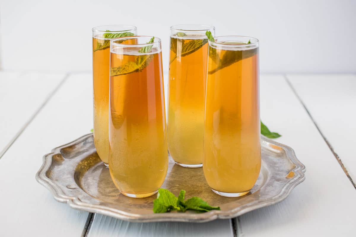 This Early Grey ginger spritzer is a light, refreshing summery drink made of just Earl Grey tea and non alcoholic ginger beer. A simple 2 ingredient drink perfect for sipping on those warmer days or evenings as the sun goes down.