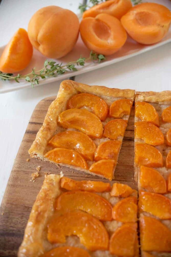 A square of fruit tart cut from a rectangle
