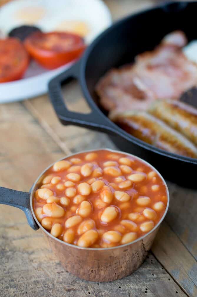 A small pan of baked beans