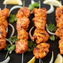 4 skewers of chicken pieces