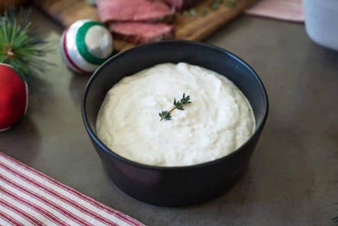 Homemade creamy horseradish sauce