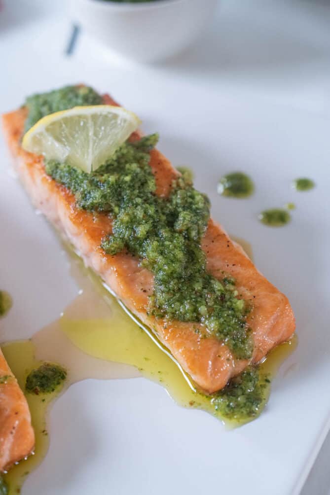 Roasted salmon served with lemon pesto sauce