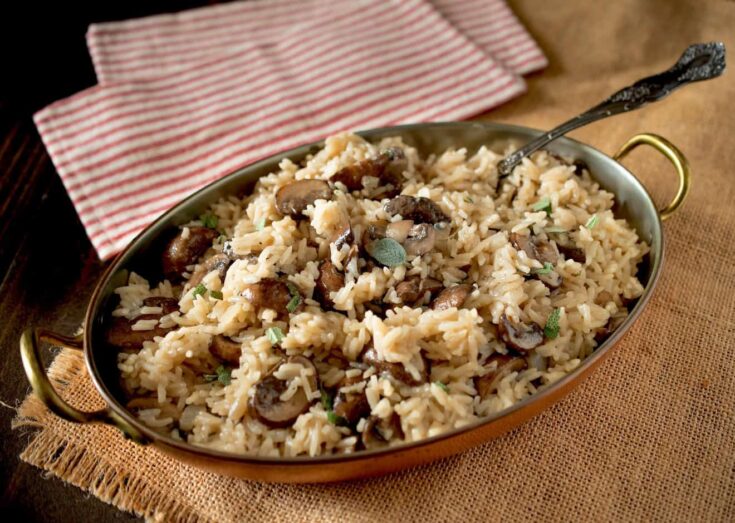 Rice pilaf with mushrooms and sage