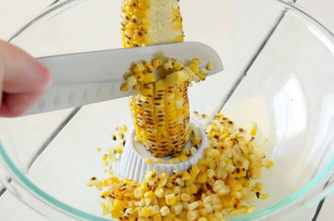 Cutting corn kernels from corn on the cob