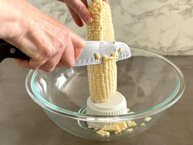 Cutting corn kernels from corn on the cob