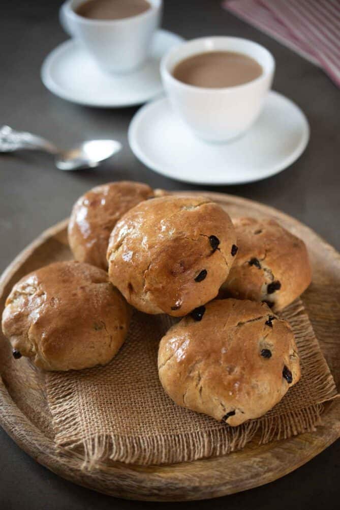 5 English teacakes on a round board